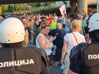 BLOKIRANA naplatna rampa: Građani IGRAJU KOLO nasred auto-puta (VIDEO)