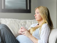Čekam treće dete, moja svekrva je dobra, ali ono što moj suprug sada traži da uradim za nju je previše