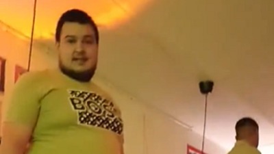 IŽIVLJAVANJE u Vranju: Naprednjački batinaši sa sinom direktora vodovoda ULETELI U KAFIĆ - vlasnik govorio na protestu (VIDEO)