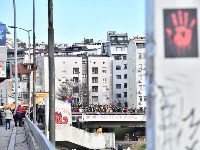 Motociklista pokušao da probije blokadu na Autokomandi (VIDEO)