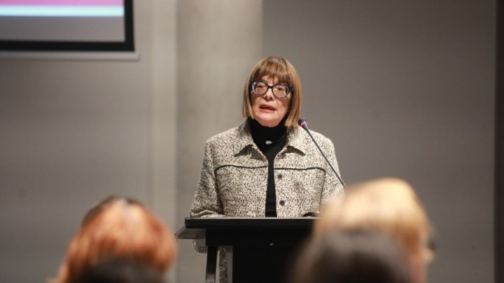 "Devojka je prva napala policajca, ona prilazi i udara ga": Maja Gojković kaže da je "pažljivo gledala" snimak