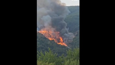 Jeziva scena kod Novog Pazara: Vatra guta sve pred sobom! (VIDEO)