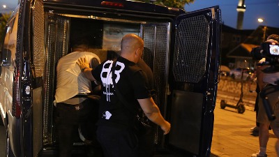 Nemci pišu: Represija u Srbiji ima paradoksalni efekat - hapšenje se smatra čašću