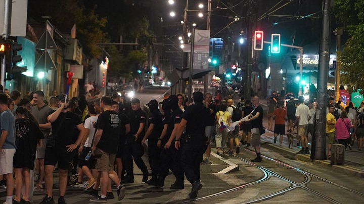 Građani OPASNIH NAMERA u odbrani Vučića: Sa policijom bi da hapse svoje komšije