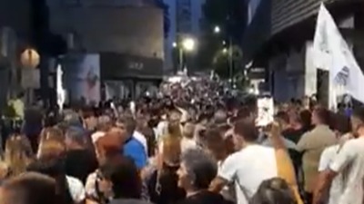 "Mi večeras goloruki branimo slobodu": Užičani izašli na ulice (VIDEO)