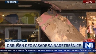 Pao deo nadstrešnice u Knez Mihailovoj (FOTO)