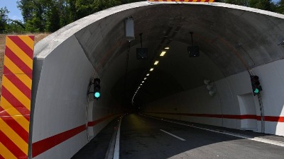 Mesec i po dana od spektakularnog otvaranja, a počelo zatvaranje tunela Laz: Niko ne zna šta se radi