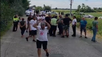 Počela i policija da blokira puteve... (VIDEO)