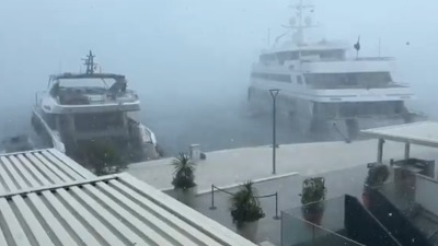 OLUJA POHARALA SPLIT Trajekt u Splitu udario u dva broda, jedan POTONUO