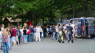 VAUČER ZA MORAL Zašto je u Srbiji ČAST da te policija uhapsi?