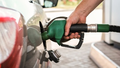 PANIKA NA PUMPAMA U jednom gradu već nestalo goriva, stvaraju se ogromne gužve!