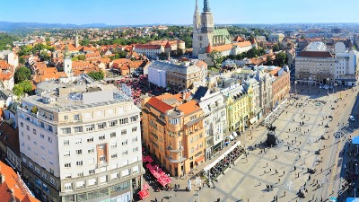 U centru Zagreba osvanuo grafit: "Srbi se bore". Ono što piše s druge strane spomenika Hrvate posebno boli