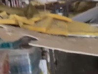 HAOS u Pančevu: Pao plafon u marketu (VIDEO)