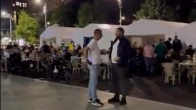 Režim grčevito SPASAVA ĆACILEND: Preživeli beli šatori ispred Skupštine, dovedeni "statisti" (FOTO/VIDEO)