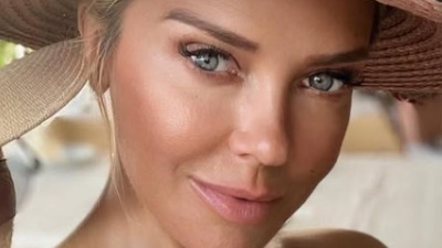 Najbogatija pevačica na Balkanu nakon razvoda uhvaćena sa 17 godina mlađim 
