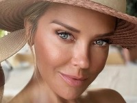 Najbogatija pevačica na Balkanu nakon razvoda uživa sa 17 godina mlađim: Objavila NESTVARNE fotke iz Indonezije (FOTO) 