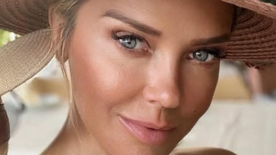 Najbogatija pevačica na Balkanu nakon razvoda uživa sa 17 godina mlađim: Objavila NESTVARNE fotke iz Indonezije (FOTO) 