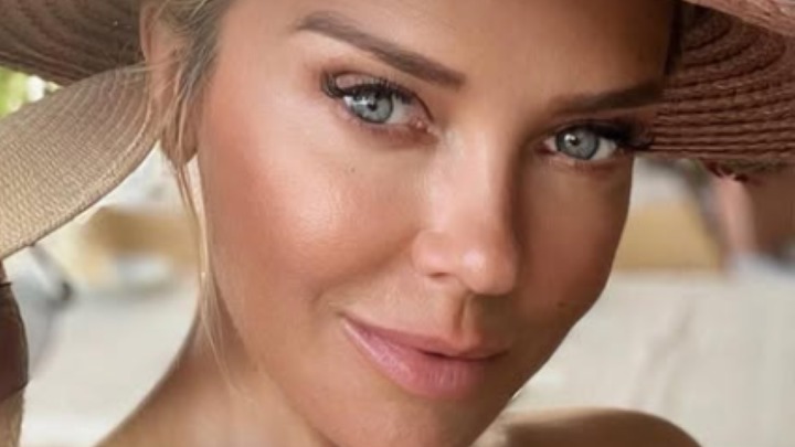 Najbogatija pevačica na Balkanu nakon razvoda uživa sa 17 godina mlađim: Objavila NESTVARNE fotke iz Indonezije (FOTO) 