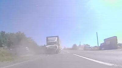 "Telefon nije vredan nečijeg života": Jeziv snimak lančanog sudara na Ibarskoj (VIDEO)