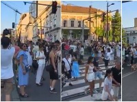 Protest protiv ukidanja tramvaja 2: Građani blokirali Parisku (VIDEO)