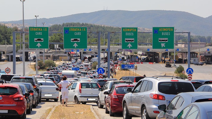 NOVO ŠOK PRAVILO ZA VOZAČE: Ako idete kolima u Grčku, jedna sitnica može da vas košta 30 evra!