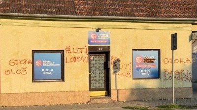 Uvredljivi grafiti na prostorijama SSP u Bačkom Petrovcu