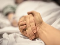 Medicinska sestra UPOZORAVA na 3 navike koje SKRAĆUJU ŽIVOT: "Videla sam dosta ljudi koji umiru od ovoga"