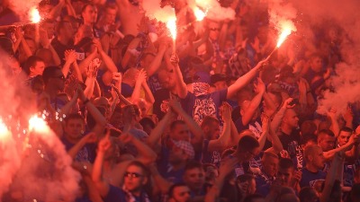 NEREDI U BEOGRADU Poljski huligani lomili izloge (FOTO)