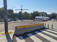 "Neosvojiva tvrđava": Postavljaju BETONSKE BARIJERE oko Ćacilenda (FOTO)