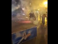 Studenti povređeni u napadu u Vrbasu: Naprednjaci gađali građane pirotehnikom u programu uživo (VIDEO)