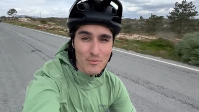 Poznati influenser napadnut i opljačkan u Foči: Podelio video sileždija (VIDEO)