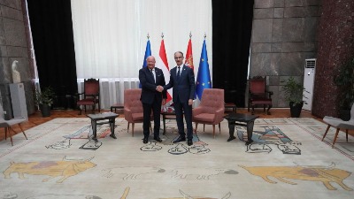 A šta radi "NAJMOĆNIJI" čovek u zemlji dok je haos na ulicama?