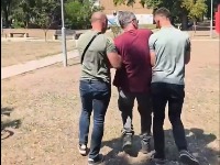 Policija pokušala da privede Ćutu, građani sprečili (VIDEO)
