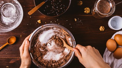 Preliveni kolač bez brašna, spreman za 5 minuta: Neodoljiva poslastica 