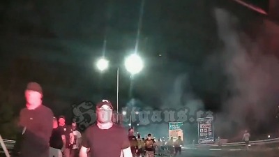 Snimljen trenutak napada na navijače Leha (VIDEO)