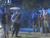 Batinaši sa štanglama kreću na Novosađane (VIDEO)