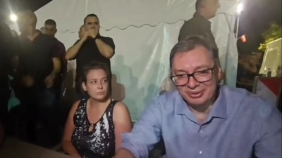 Vučić besneo na SNS funkcionere u Ćacilendu
