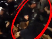 Žandarm zadao VIŠE UDARACA LAKTOM U POTILJAK studentu (VIDEO)