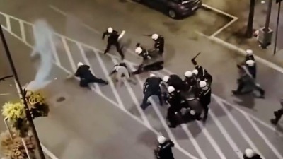 Komesar O'Flaerti: Osuđujem nesrazmernu silu policije u Valjevu, pozivam vlast da smiri situaciju