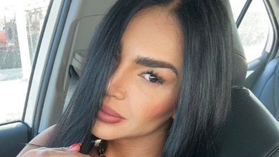 Manekenka nosi korset 23 sata dnevno da bi imala struk od 45 centimetara (FOTO)