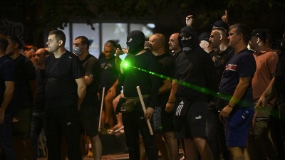 Bivši kapiten Zvezde na strani SNS-a protiv studenata (FOTO)