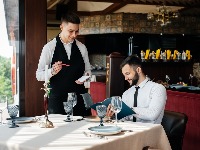 Kafa luksuz, ručak privilegija: Restorani dižu cene, gosti besni, lokali se zatvaraju