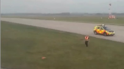 DRAMA u Mančesteru: Sudar dva aviona na pisti (FOTO/VIDEO)