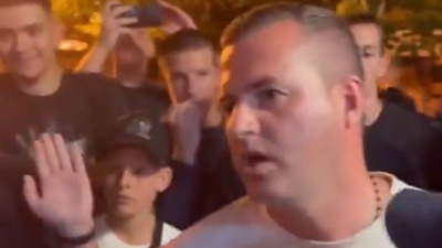 Prvi čovek Inđije se zaleće za uličnu tuču, policija razdvajala: "Šta si rek'o" (VIDEO)