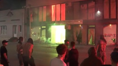 "Srbija se umiriti ne može“: ESKALACIJA u Valjevu - opštinska zgrada DEMOLIRANA (FOTO/VIDEO)