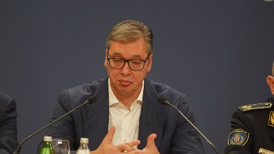 "Vučić manipuliše mladima sa Kosova praveći svoju šetnju do Novog Sada" "Vučić manipuliše mladima sa Kosova praveći svoju šetnju do Novog Sada"