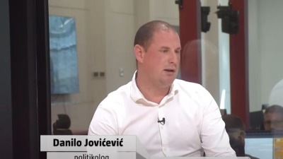 ČOVEK ZA SVE Može da bude i politikolog, ali i slučajni sagovornik Informera sa terena