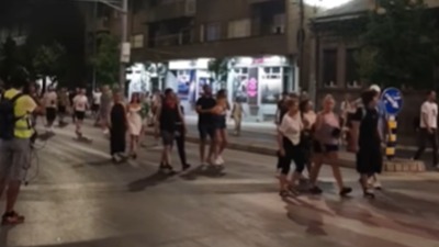 Nišlije ispred prostorija SNS: Leskovčani tražili od policije da ponovo položi zakletvu (FOTO/VIDEO)
