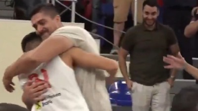 Sin Darka Miličića šampion Evrope: Pogledajte emotivan zagrljaj posle zlata Srbije (VIDEO)