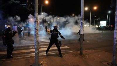 AP: Vučić pohvalio rusku podršku protiv onoga što je nazvao 'obojenom revolucijom' 